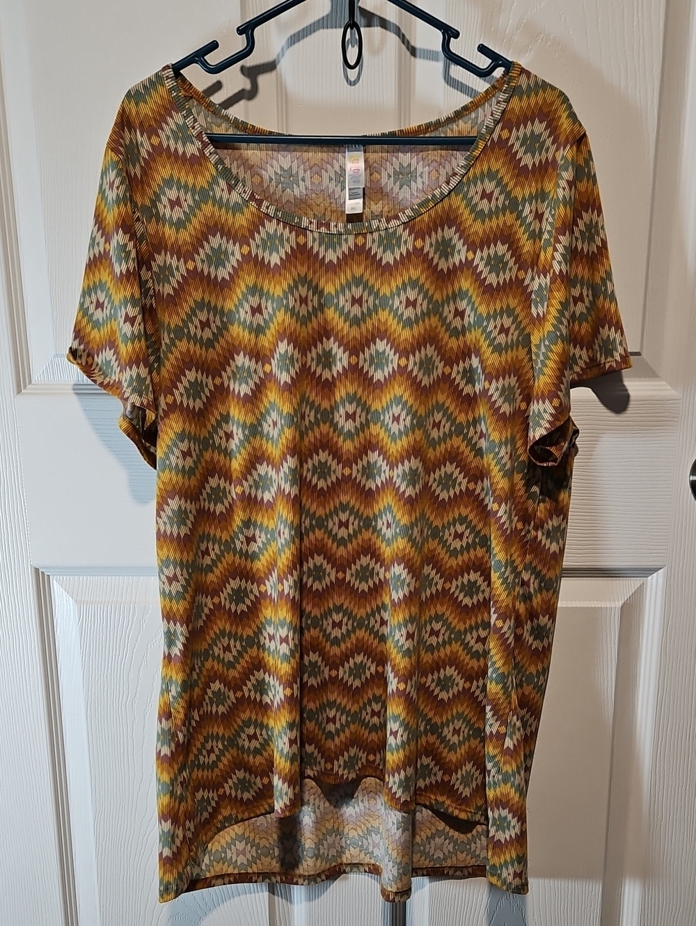 Women's Scoop Neck Short Sleeve Top in Mustard Geo Print